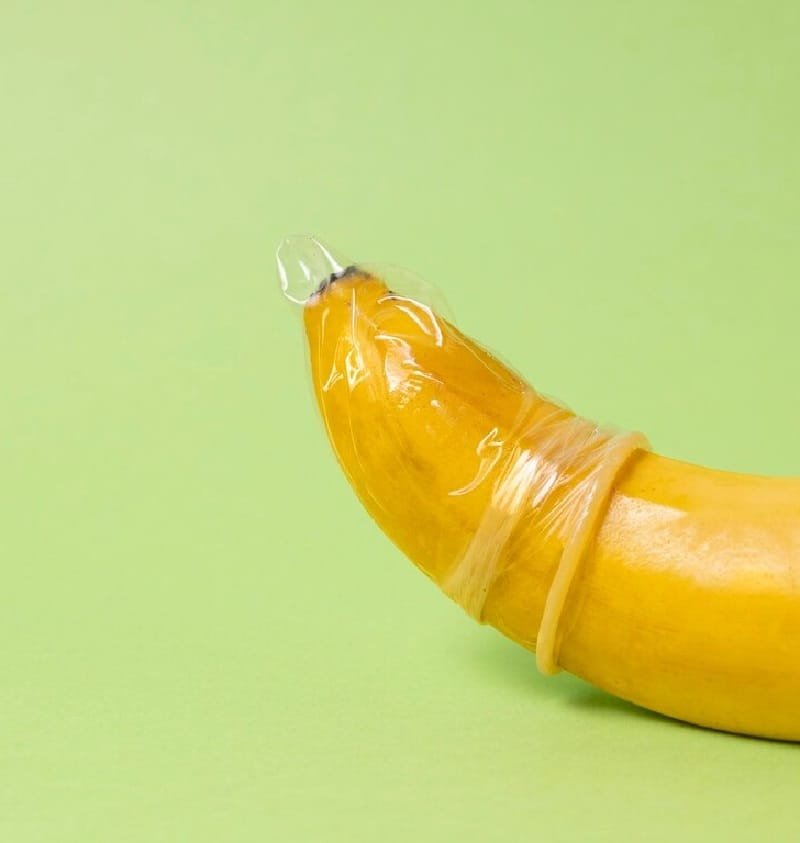 ¿Por qué se me baja la erección al ponerme un condón?